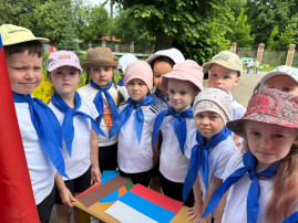 Мы страны любимой дети, нам Россия – дом родной! Мы страны любимой дети, нам Россия – дом родной!.